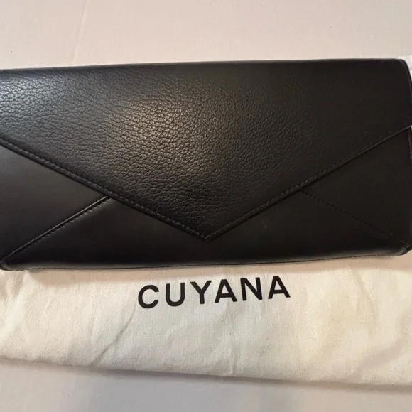 Cuyana Black Leather Clutch with Magnetic Closure Dustbag Included - Picture 3 of 14